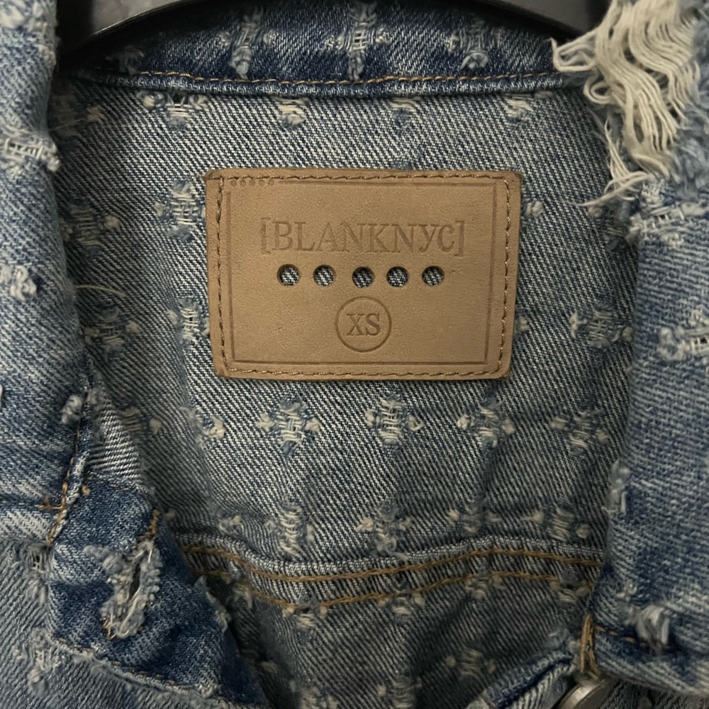 Blank NYC Distressed Denim Trucker Jacket for Women - Size Small - No Flaws - Picture 4 of 7